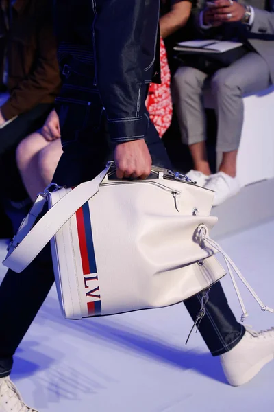 Look 23